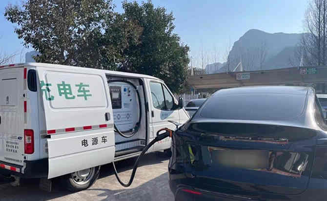 马关汽车搭电